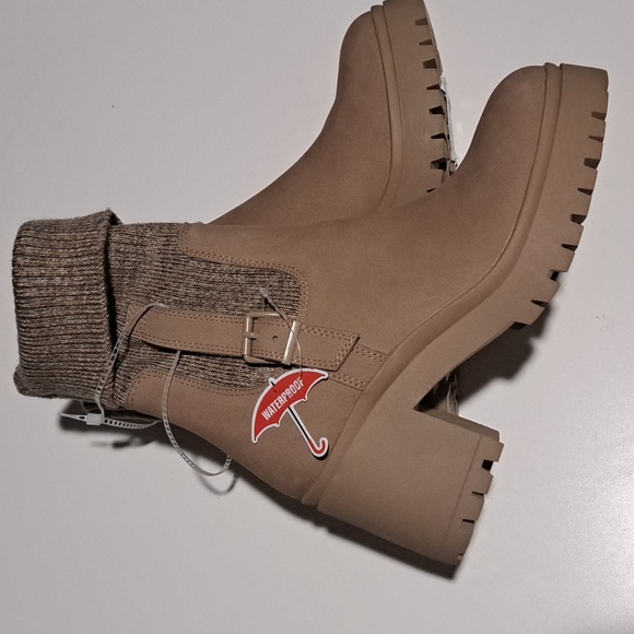 Blondo Roary Waterproof Bootie - Picture 4 of 9